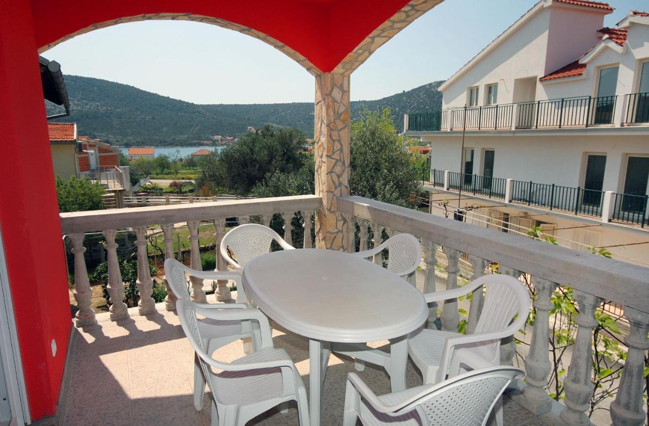 Apartments With A Parking Space Vinisce, Trogir - 4886 Exterior photo