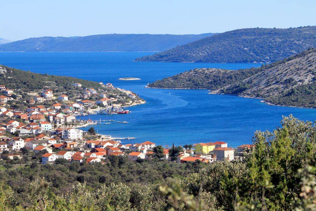 Apartments With A Parking Space Vinisce, Trogir - 4886 Exterior photo