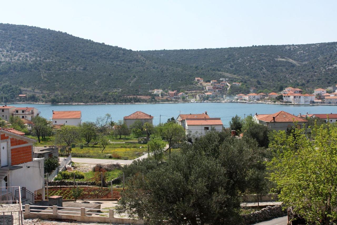 Apartments With A Parking Space Vinisce, Trogir - 4886 Exterior photo